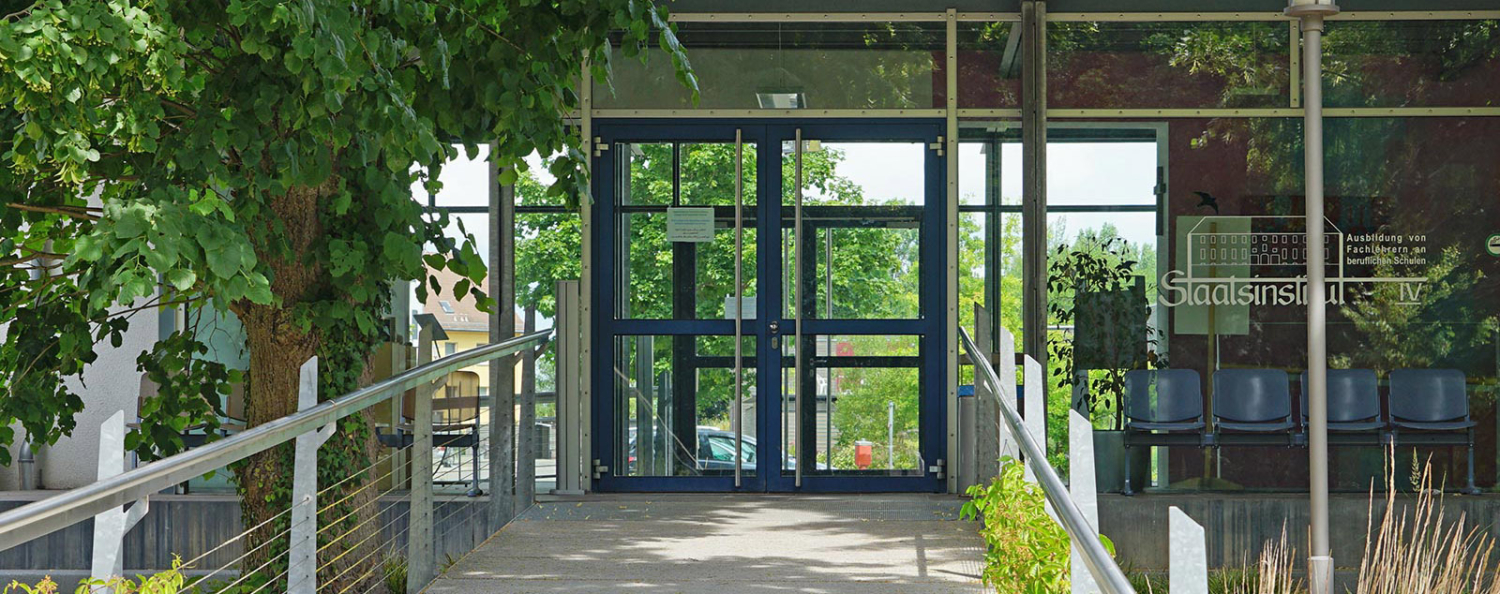 Eingangsbereich Staatsinstitut 4